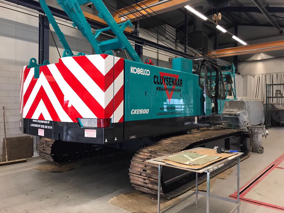 Kobelco-CKE-600-2.jpg