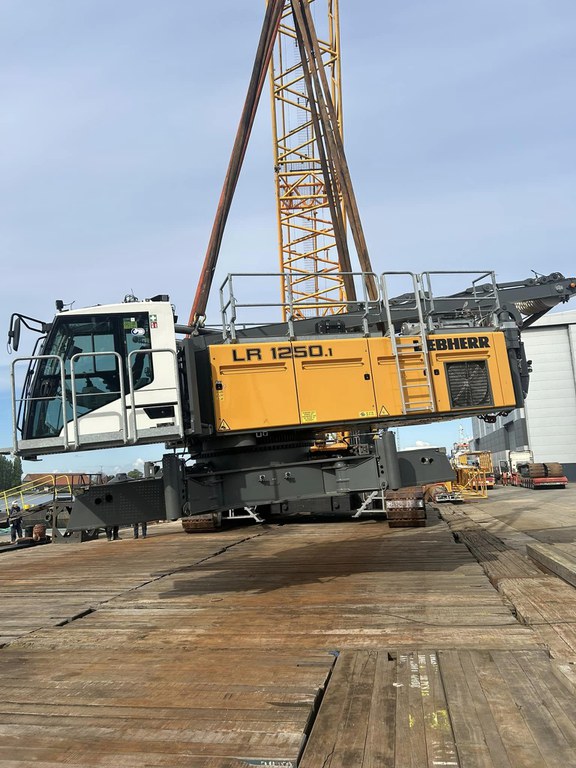 Liebherr hijskraan met 50 mtr hoofdgiek ombouw